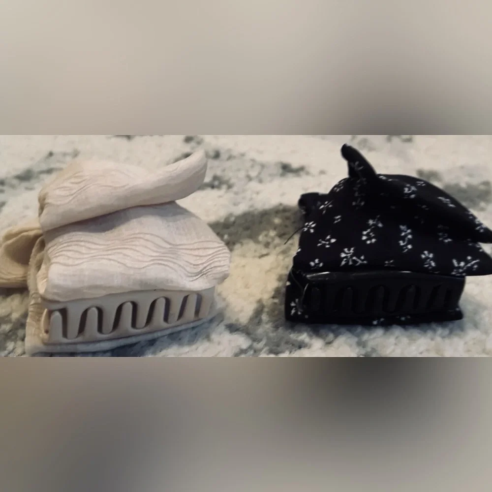 24-Piece Bundle: Fashion Scrunchies, Embellished Bands, Jaw Clips, Combs. - Picture 7 of 7